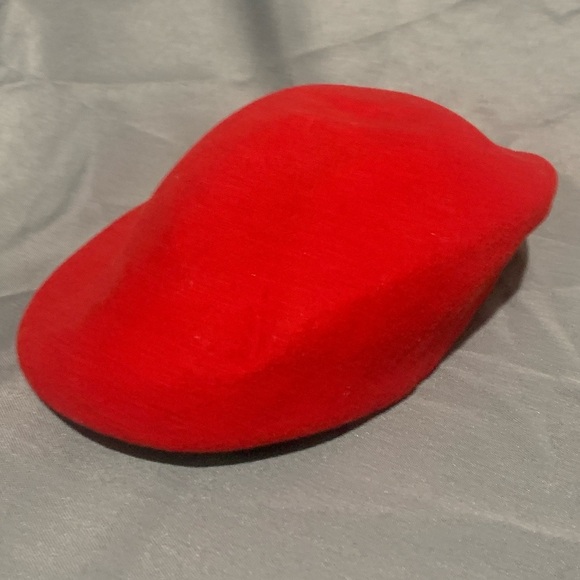 Red Beret, Military Style, 100% Wool by Doeskin, Preloved in great conditon - Picture 4 of 6